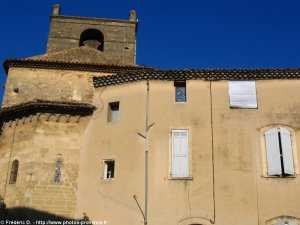 l'�glise et la mairie de la tour d'aigues