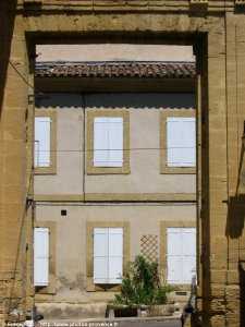 porte d'entrée du château