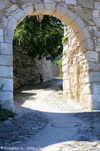 porte rue coste froide au Beaucet