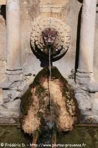 fontaine de Lourmarin