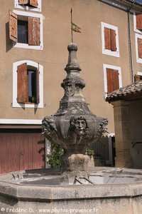 la fontaine de la République de malemort-du-Comtat