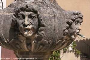 la fontaine de la République de malemort-du-Comtat
