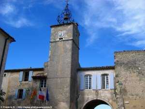 la tour de l'horloge de menerbes