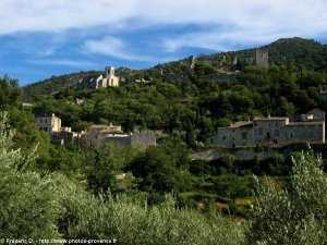 vue sur le village de oppède le vieux
