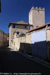 la tour Ferrande à Pernes les Fontaines