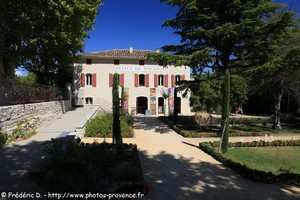 office de tourisme de pernes les fontaines