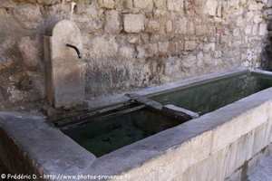 fontaine du lavoir du Cormoran de Pernes