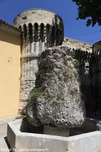 fontaine de Villeneuve de Pernes