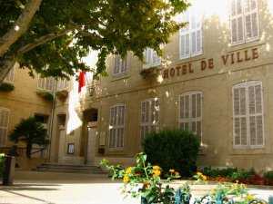 hotel de ville de pertuis