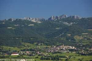 Sablet dominé par les dentelles de montmirail
