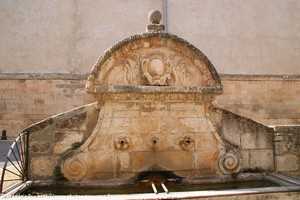 fontaine de saint-saturnin-les-apt