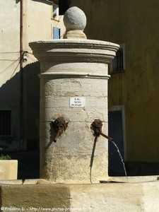 fontaine de villes-sur-auzon