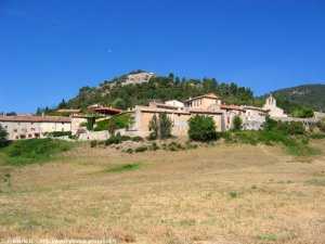 vue sur le village de vitrolles en luberon