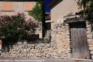rue de la Fontaine de Vitrolles en Luberon