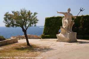 statue de Neptune sur l'ile de Bendor