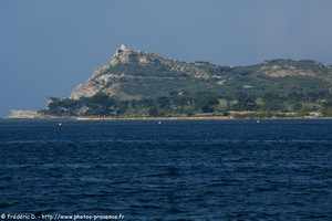 sud de l'�le des Embiez avec l'ancienne tour de la Marine