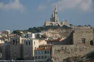 la Bonne M�re, l'abbaye Saint-Victor et les fortifications d'Entrecasteaux