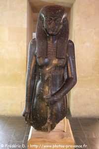 statue fragmentaire d'une divinité, Neith