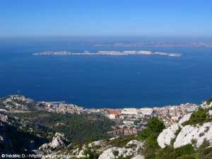 iles du frioul vues depuis marseilleveyre