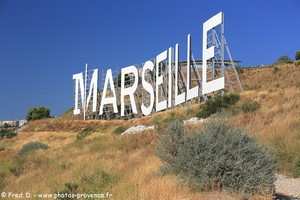 Marseille en lettre géante