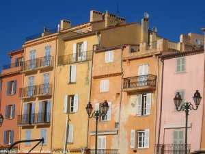 fa�ades sur le port de Saint-Tropez