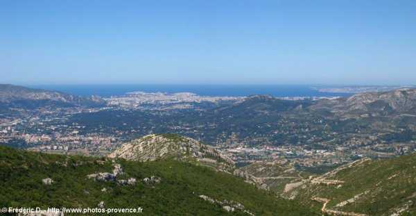vue panoramique sur marseille depuis le col de l'espigoulier