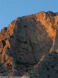 coucher de soleil sur la montagne Sainte-Victoire