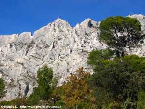la Sainte-Victoire face � Saint-Antonin-sur-Bayon