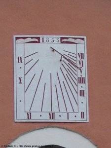 cadran solaire de l'église de Carnoules