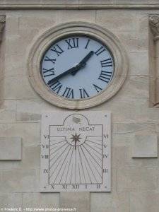 horloge et cadran solaire de l'église de puget-ville