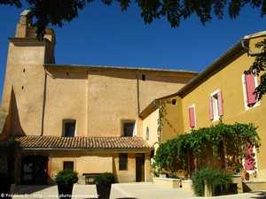 Flassan, village du Vaucluse au pied du mont ventoux