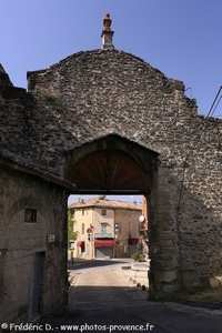 la grande porte de Malemort-du-Comtat