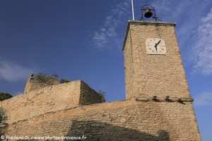 la tour de l'horloge de Saumane de Vaucluse