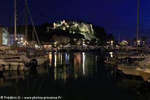 Cassis by night