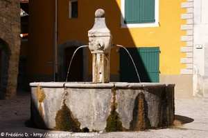 fontaine des Lavandi&egrave;res de colmars-les-alpes