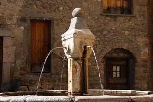 fontaine des Lavandi&egrave;res de colmars-les-alpes