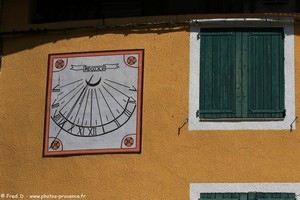 cadran solaire sur la Porte de France