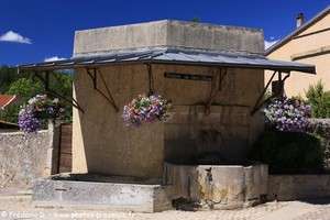 fontaine des eaux claires d'Aspres-sur-Bu&euml;ch
