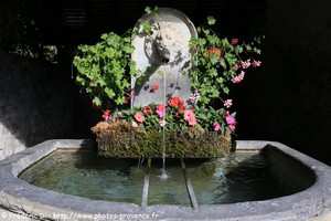fontaine de Ch&acirc;teauroux-les-Alpes