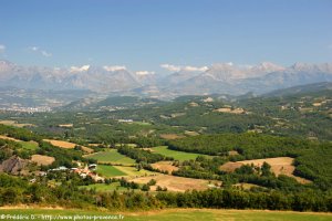vue sur gap et les montagnes des hautes-alpes depuis fouillouse