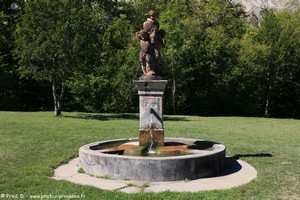 fontaine aux angelots de Poligny