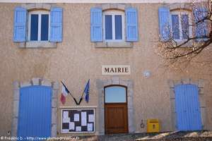 la mairie de Saint-Pierre-Avez