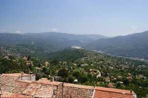 vue depuis berre-les-alpes sur la vall&eacute;e du Paillon de Contes