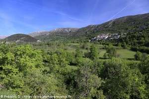 Coursegoules et le Cheiron