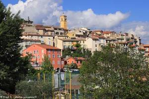 village de Gatti&egrave;res