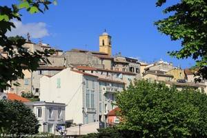 village de Gatti&egrave;res