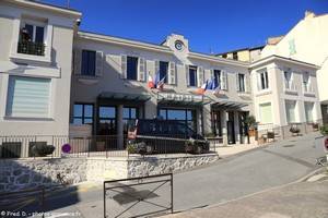 mairie de Gatti&egrave;res