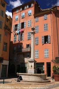 place aux herbes &agrave; Grasse