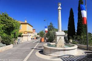 fontaine de la place des Victoires du village de La Gaude