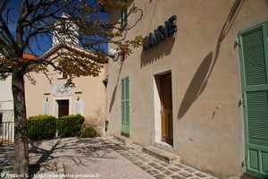 mairie et chapelle des P&eacute;nitents de Malauss&egrave;ne